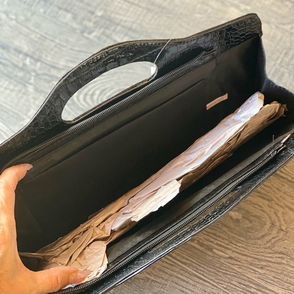 New!!!   Leopard clutch with Faux Croc handle - Picture 3 of 3